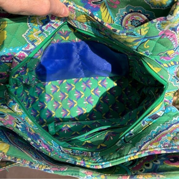 Vera Bradley Handbag/Purse. Emerald Paisley Pattern. Excellent Used Condition. - Picture 4 of 7